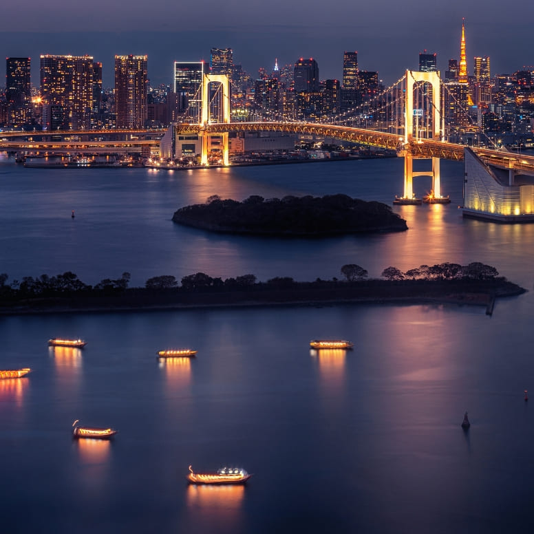 Feel the bayside breeze on a nighttime tour of Tokyo’s waterfront