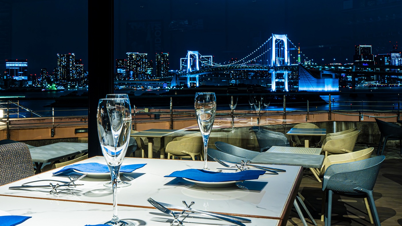 Enjoy dinner with a night view at AQUA CiTY Odaiba