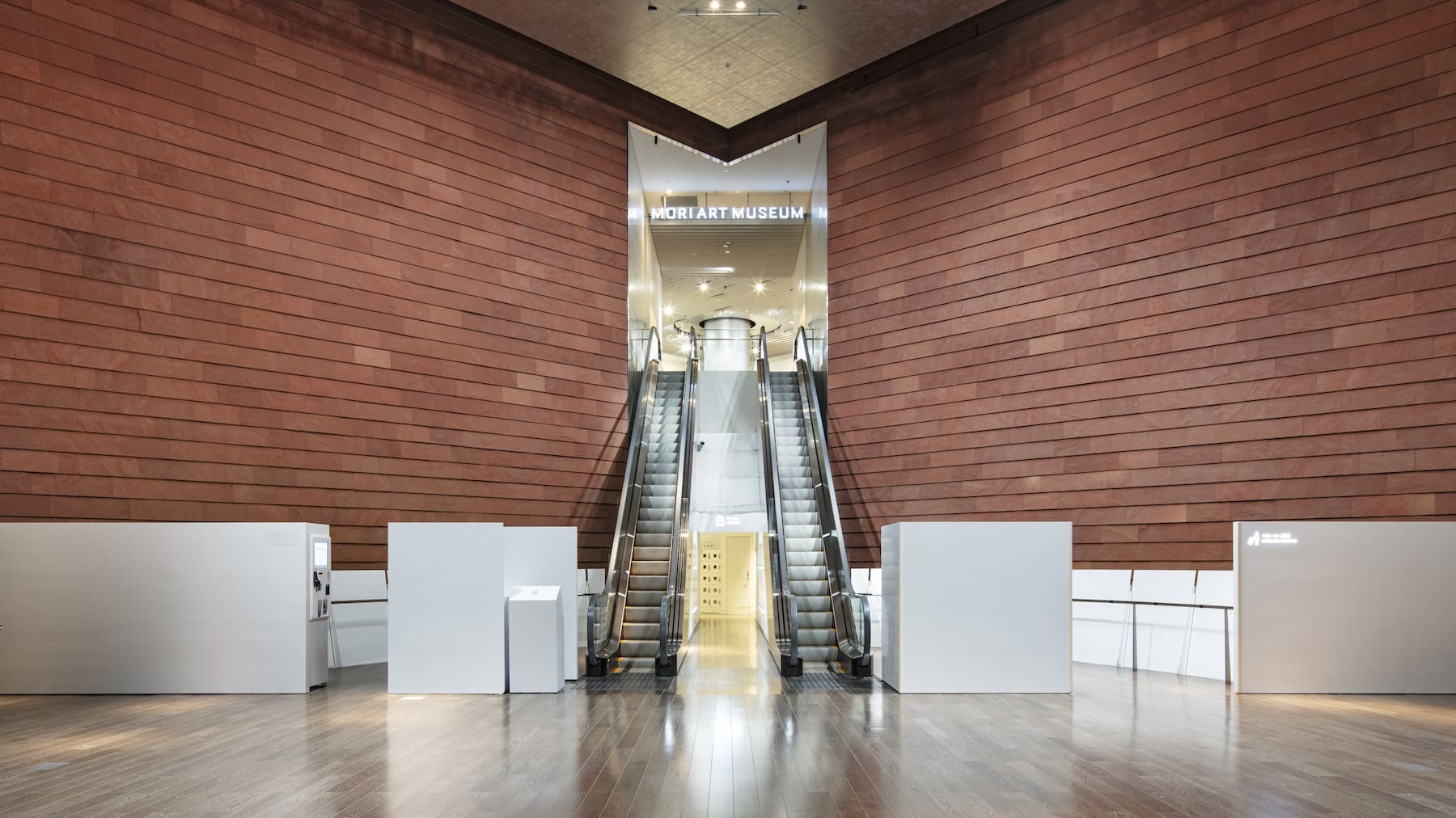 「森美術館」で夕食後のアート鑑賞