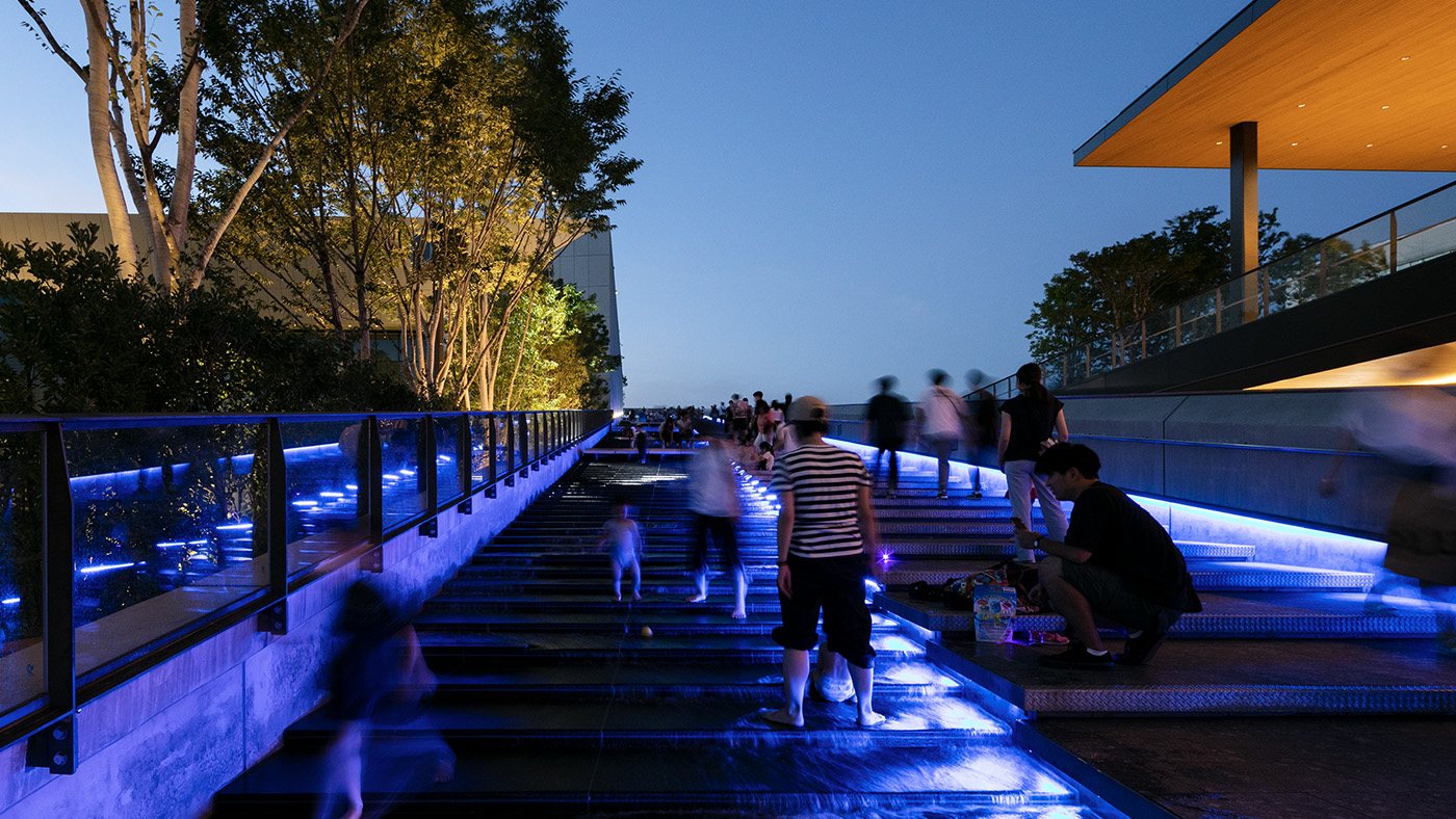 「GREEN SPRINGS」で開放的なひとときを