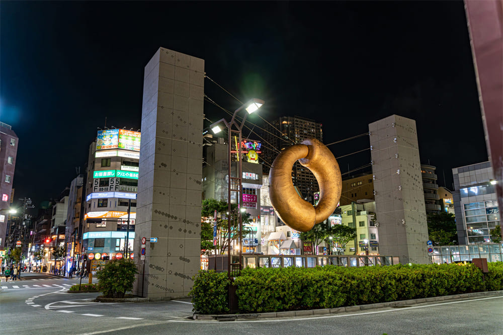 Admire public art around Kinshicho Station