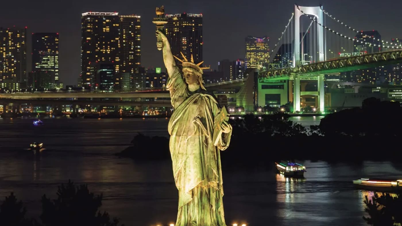 Admire the Rainbow Bridge from Odaiba Seaside Park