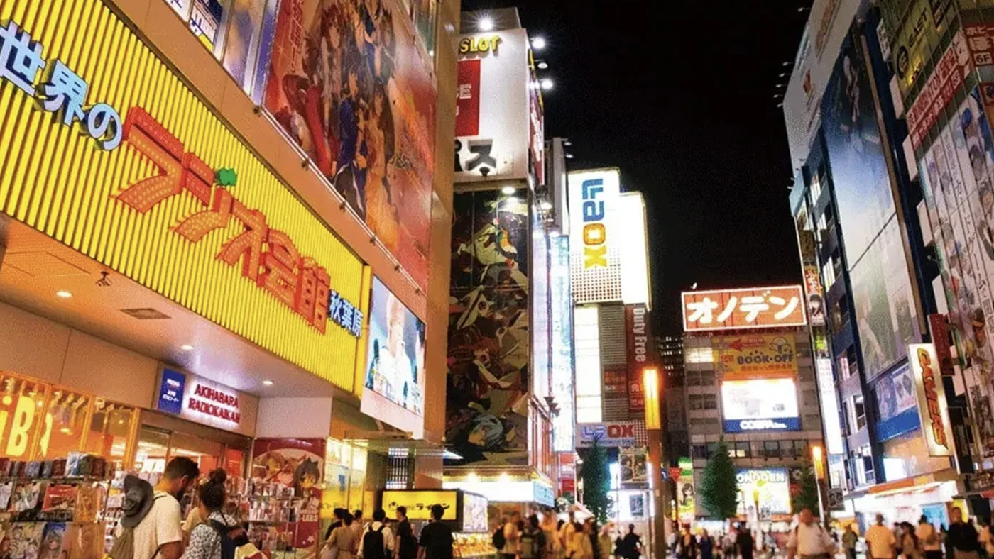  「電気街」で夜景を楽しみつつショッピング