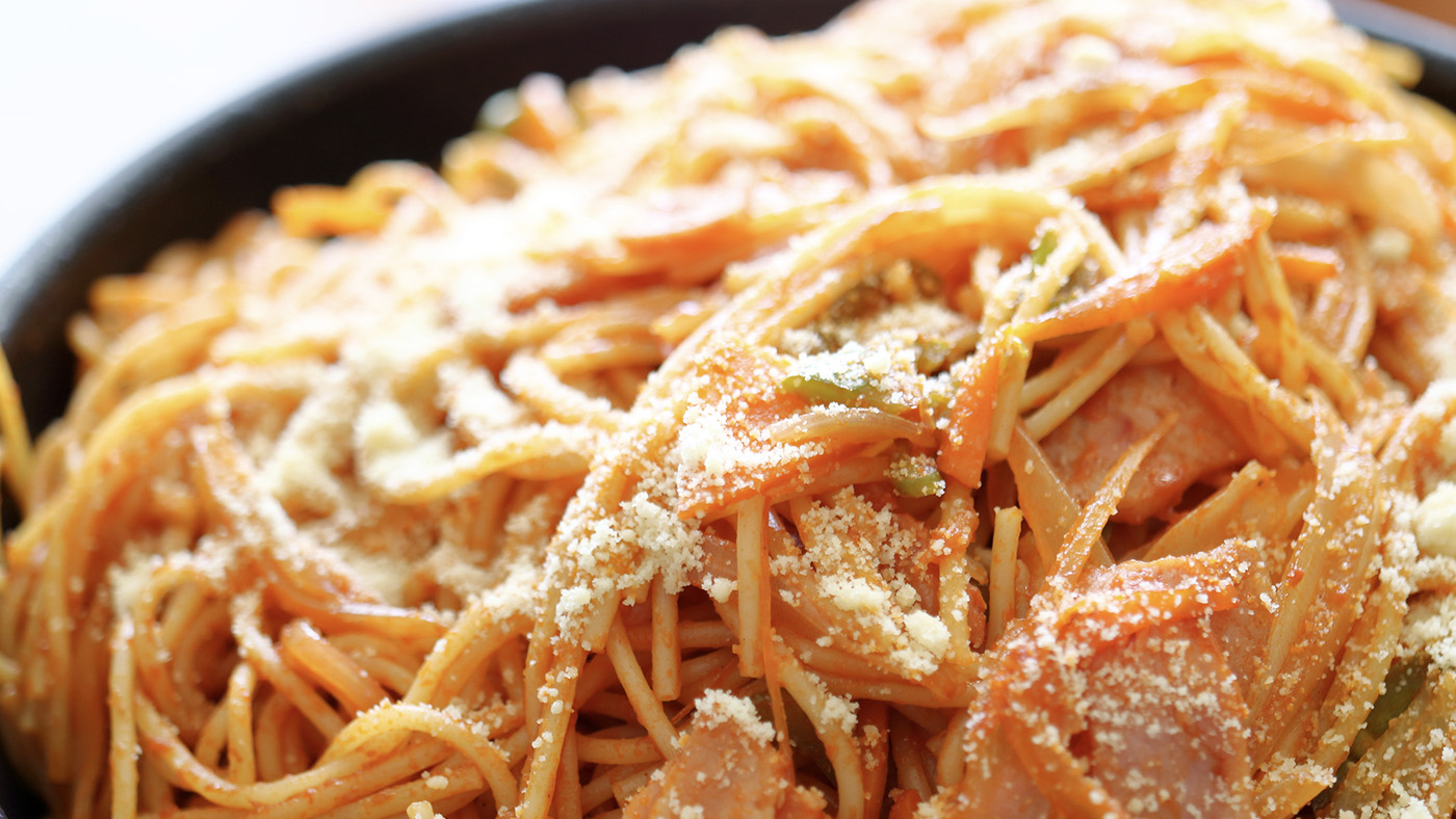 秋葉原ならではのデカ盛りグルメに挑戦する