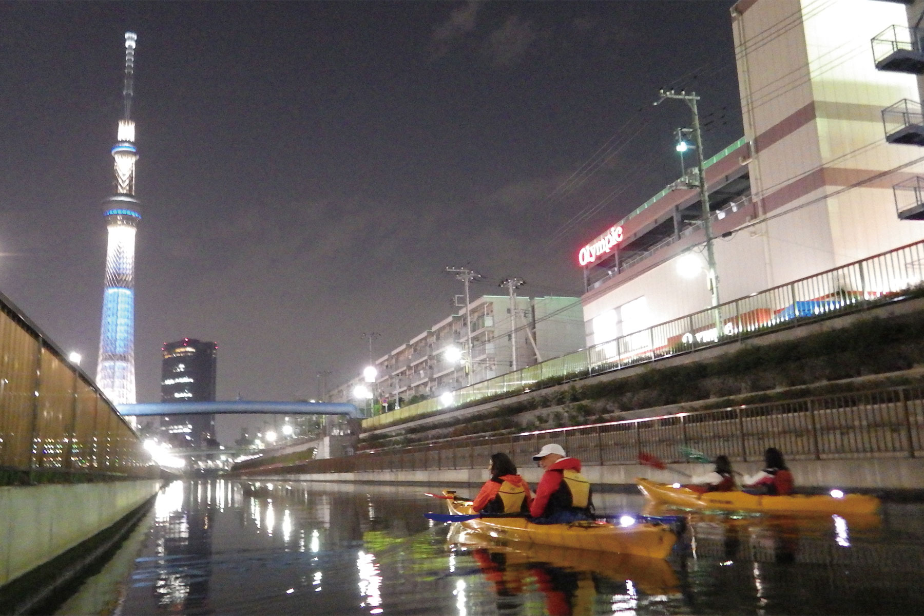 Tokyo Waterway Night Paddling Tour