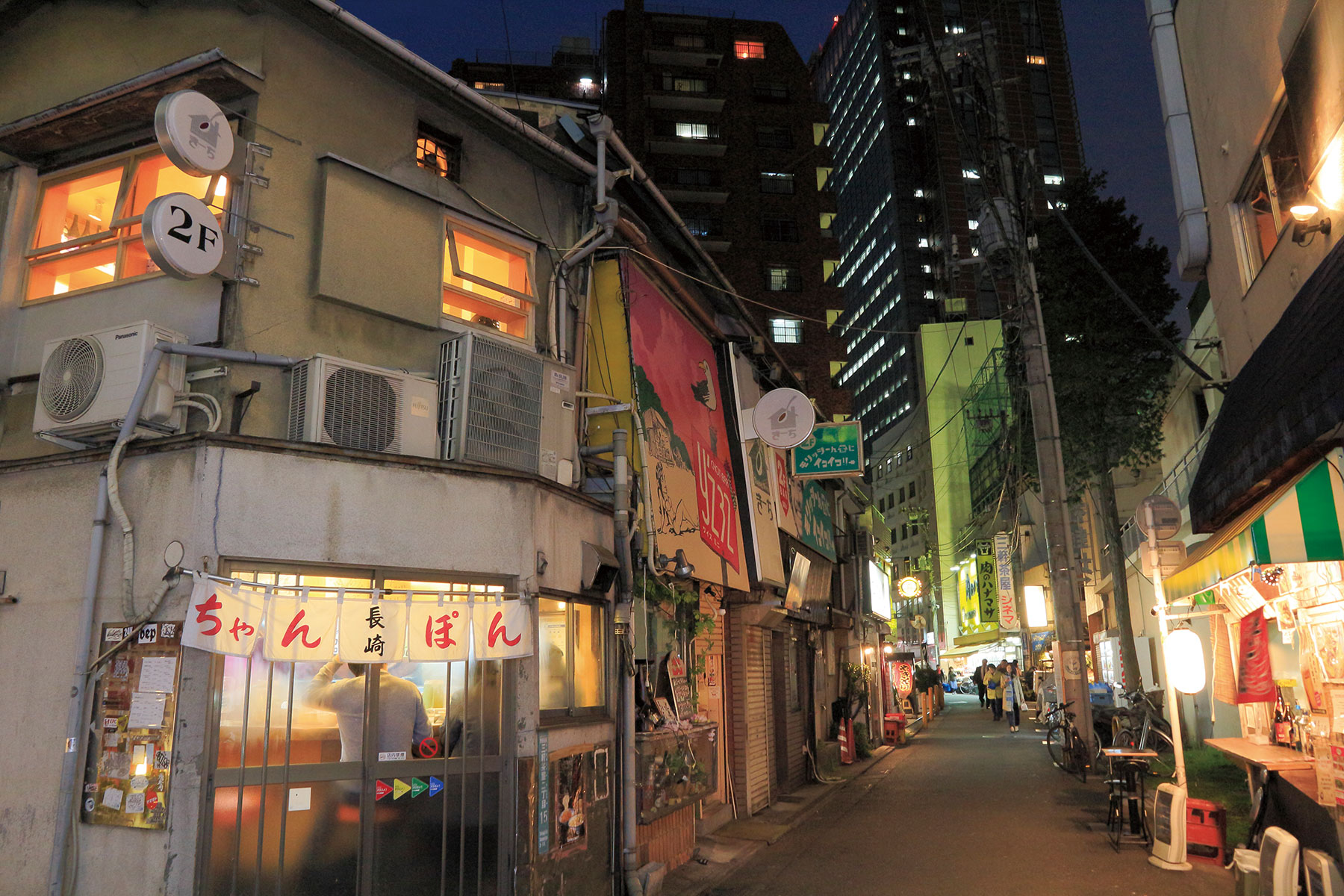 三角地帯　店前の様子